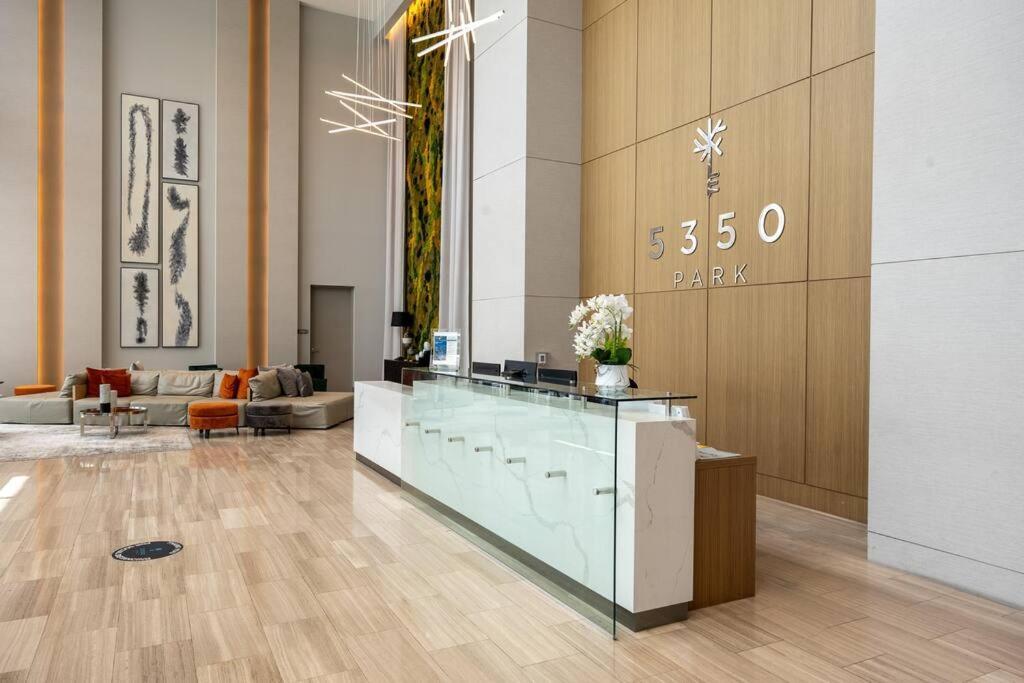Stunning In Downtown Doral Appartamento