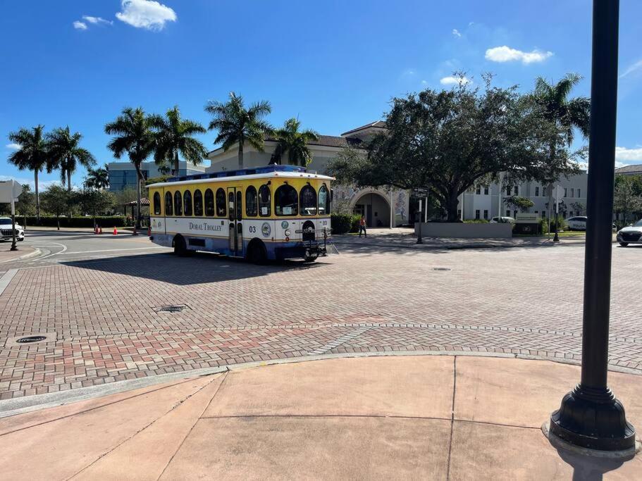 Stunning In Downtown Doral Appartamento Miami