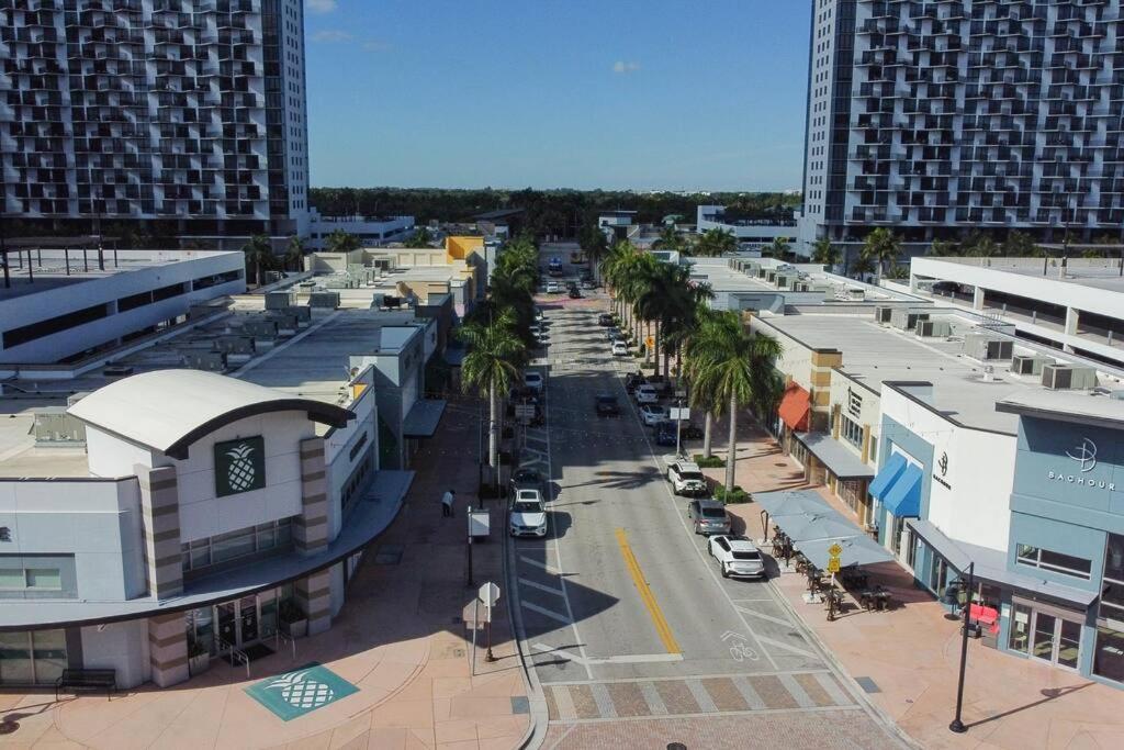 Stunning In Downtown Doral Appartamento